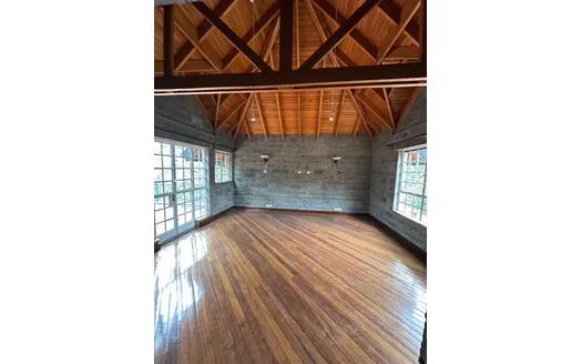Five bedrooms for Rent in Kenyatta Road