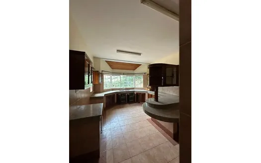 Five bedrooms for Rent in Kenyatta Road