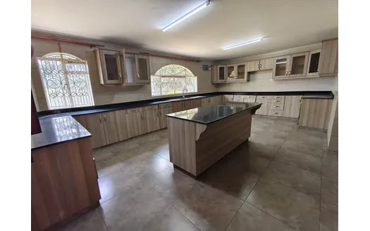 Five bedrooms for Sale in Nairobi