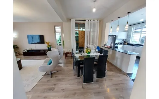 Four bedrooms for Sale in Kenyatta Road