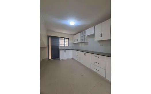 Four bedrooms for Sale in Rungiri