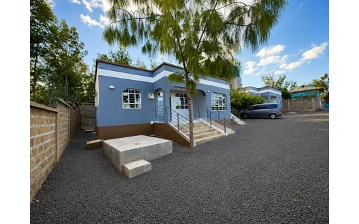 Three bedrooms for Rent in 