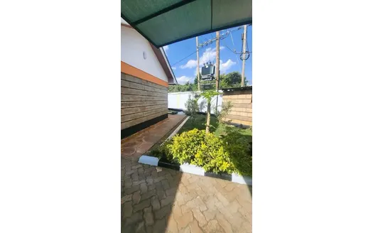Three bedrooms for Rentals in Rungiri