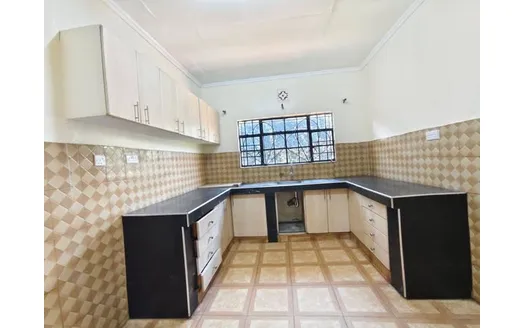 Three bedrooms for Rent in 
