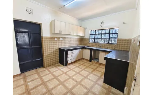 Three bedrooms for Rent in 