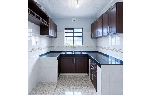 Three bedrooms for Rentals in Kenyatta Road